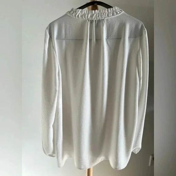 Tommy Hilfiger top, created a solid-color style that's wearable. Size X-large - Picture 10 of 13